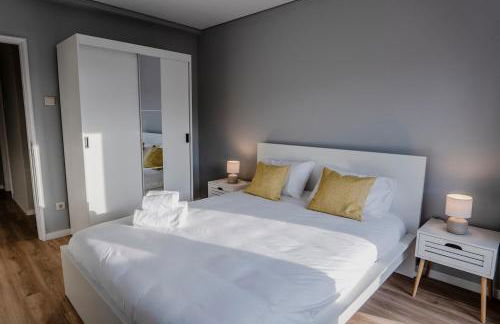 3BR Flat by Casa da Música, Central, Sleeps 6, 2D - Foto 3