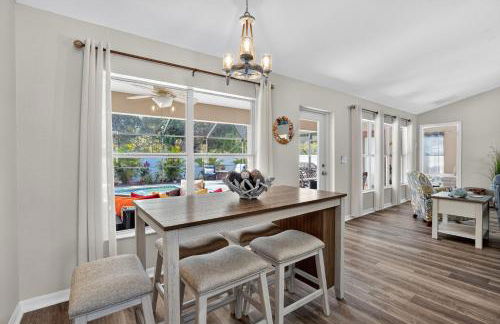 Spacious 4BR Retreat with Heated Pool & Spa home - Foto 25