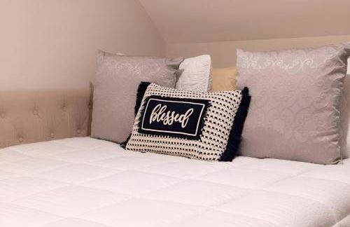 Renovated & Sophisticated Home Near Beach & Shops! - Photo 40