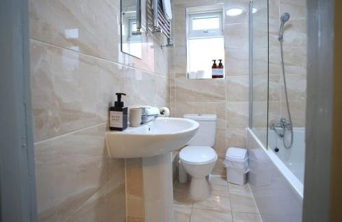 Sleeps 18 Lovely Mcr Home by City SuperHost - Foto 11