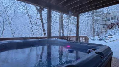 Lazy Basye Shenandoah Cabin with Hot Tub, Sleeps 10 - Foto 4