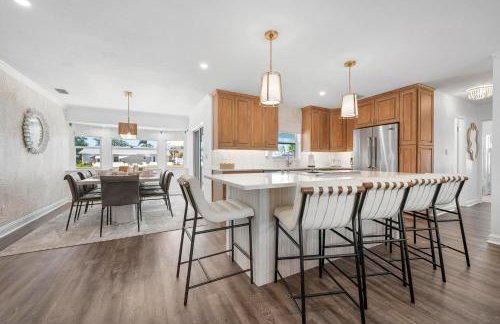 Bayside Hideaway! Private pool with water view and canal side dock! Available for Summer! - Foto 11