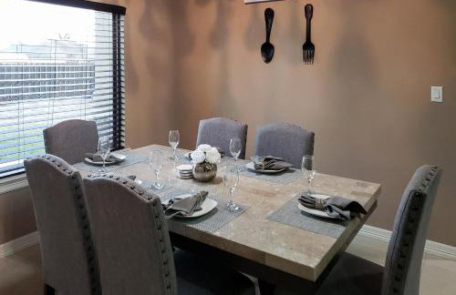 Pool, Patio and Yard Chic South Texas Home - Foto 7