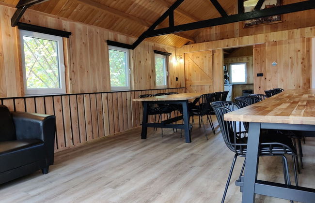 Spacious Nature Retreat - Photo 16