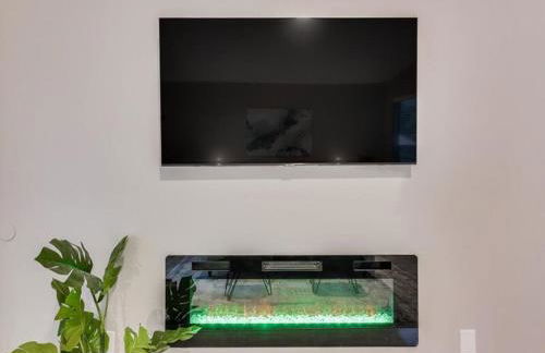 Captivating 6BR 3B Home with Pool & Fire Pit - Foto 14