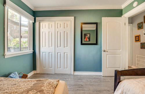 4 Mi to Beach Chic Los Angles Home with Patio! - Foto 16