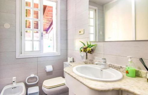 Stunning Home In A Peroxa With Wifi - Foto 20