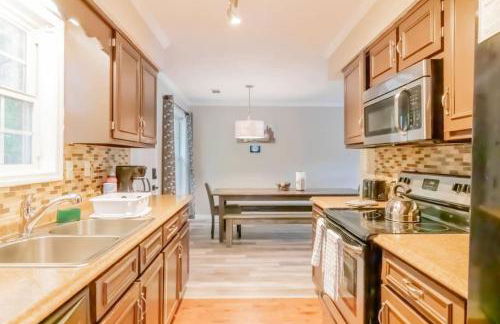 Minutes to Benning Two-Story Oasis Benning Bliss - Foto 2