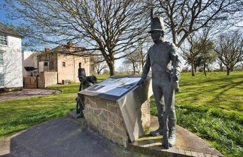 Restful and Cosy 4 Bed Home Minutes from the Beach - Foto 24