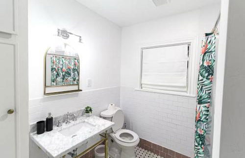 Private home with Hot Tub & Mini Golf & Fun Vibes near downtown Houston - Foto 27