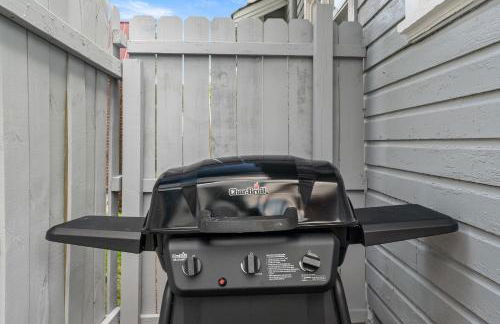 Bungalow Retreat! - Photo 15