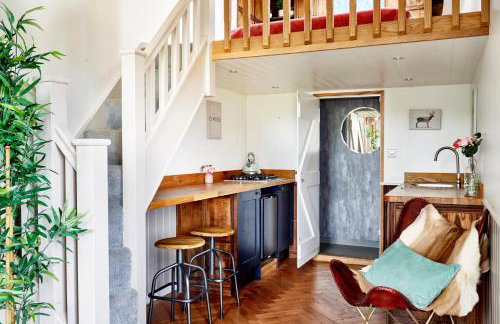 Extraordinary Huts Ltd - Photo 85