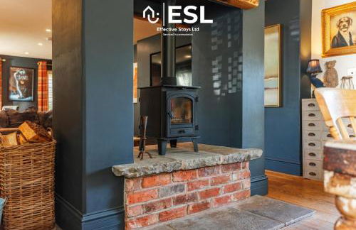 Charming Cottage 3-Bedrooms Sleeps 8 & Hot Tub - Photo 16