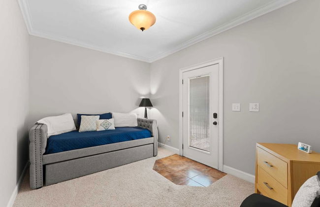 Whitetail Cove by Avantstay Lakefront w/ Pool + Private Dock Sleeps 20 - Photo 35