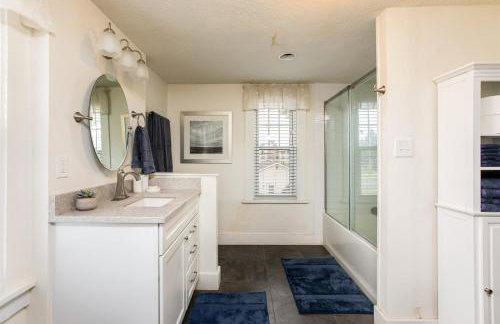 Spacious 4-Bedroom Home 1 Mi to ND Stadium! - Photo 19