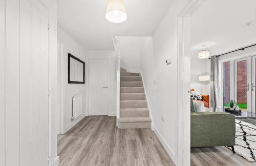 NEW! Spacious 3 BR Detached Home! Hosted by Oakstone stays! Driveway parking, Fast Wifi, A5 with great Midlands transport links - Foto 26