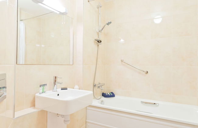 Broc House Suites - Photo 51