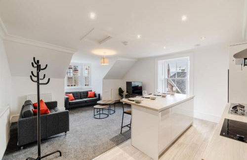 The Central 3BR Second-Floor Apartment - Photo 8