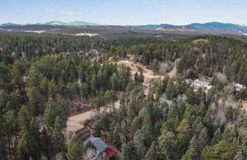 Deer-Friendly Cabin with Mountain Views and Fire Pit - Foto 8