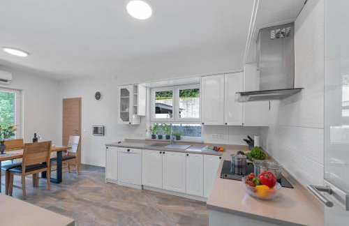 Grosse Luxus-Villa fur 12 Personen mit Pool, Jachuzzi und Meeresnähe - Foto 13