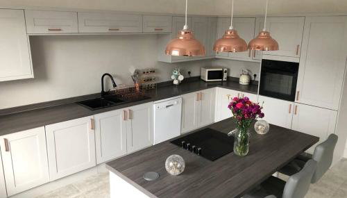 Stunning Bebington Maisonette - large private drive and entrance, good transport links - Foto 2