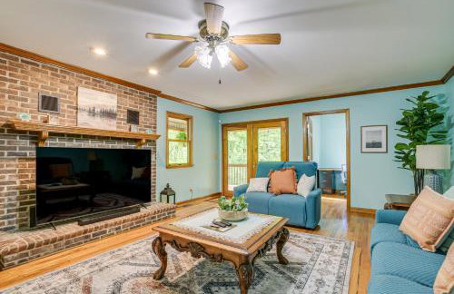 5 Mi to Lake Robinson: WFH-Friendly Home w/ Pool - Photo 1