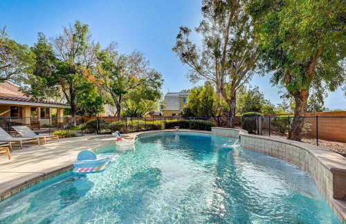 Luxury 6 BR Home Large Pool & Spa with Grassy Yard - Photo 32