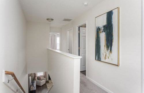 Capitol House - 3 Bed 1 Full and 1 Half Bath, Pet Friendly with Hot Tub walk to Lucas Oil Stadium - Foto 31