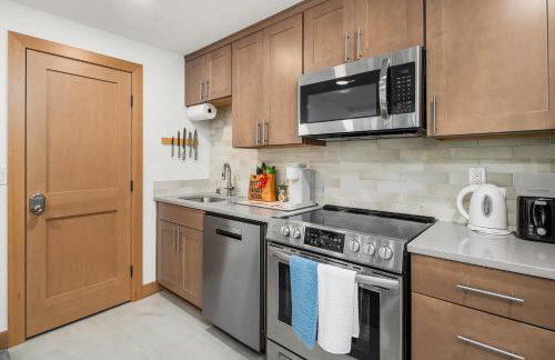 Luxury 6 BR Mansion w Water Views & Walk to Beach - Foto 39