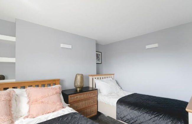 Designer Retreat 5 Location Balcony Parking - Photo 18