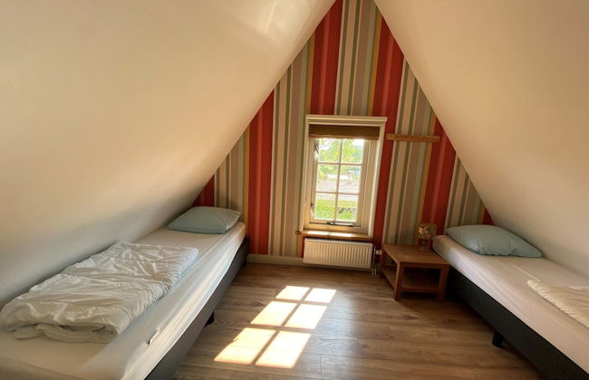 Lush Villa with Hot Tub, Private Fenced Garden in Hippolytushoef - Foto 3