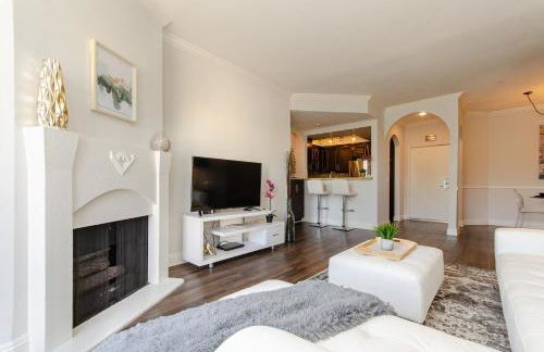 Designer Penthouse 2 Bedroom with Balcony Beverly Hills Adjacent - Foto 31