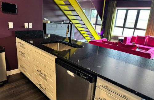 Moody Upscale Downtown Saugatuck Getaway - Foto 16