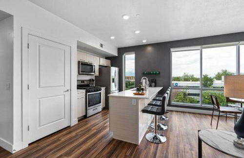 Gorgeous Central City 2BD 2BA - Foto 28