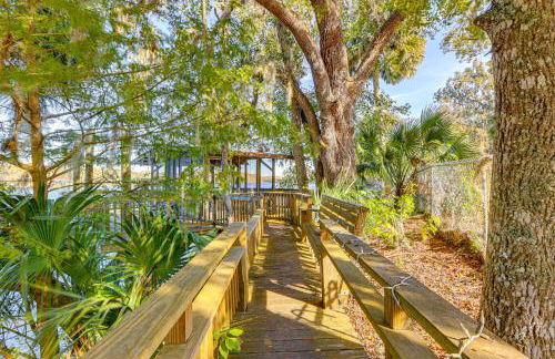 6 Mi to Manatee Springs! Family Riverfront Getaway - Foto 23