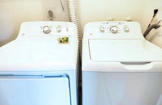 Private Heated Pool Oasis Pet-Friendly Retreat Short or long Stays Sleeps 2-8 Ppl - Photo 44