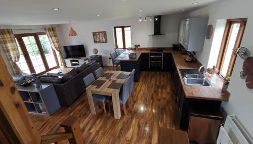 Cottage with 360 views - Photo 2