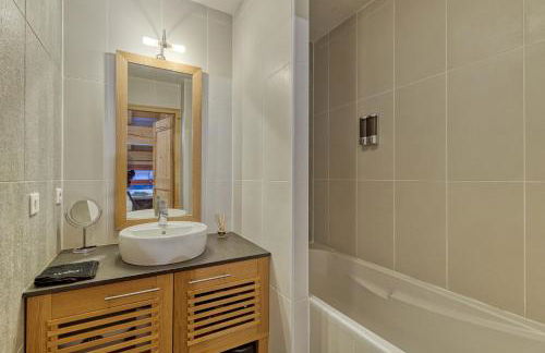 Appartement LE BUET skis aux pieds, piscine & Spa - Foto 12