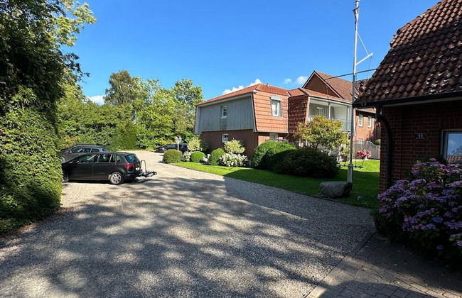 Coastal Comfort With Garden - Photo 8