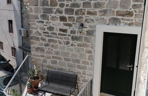 Apartman old house in Kastel Kambelovac - Photo 2