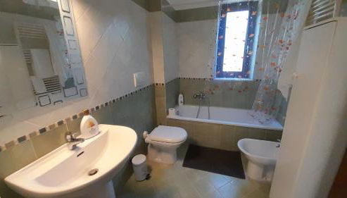 Intero appartamento (800 mt dalla stazione) - Foto 5, towels, Shower