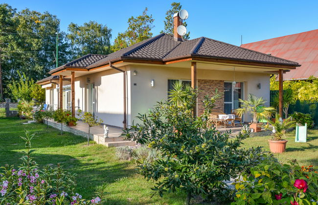 2 bedroom Apartment in Balatonboglár with garden and terrace - Photo 1