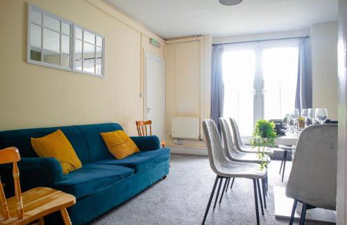 3 Bedroom House - Free Parking-Hospital-Contractors-Families - Long Stay Rates Available - Photo 33