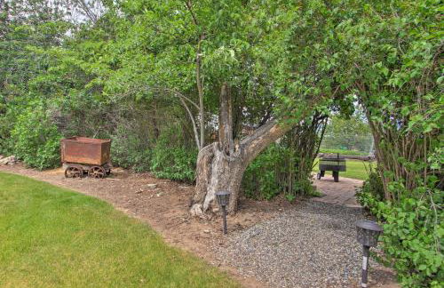 Cozy Home with Hot Tub Half Mi to Salmon River! - Foto 33