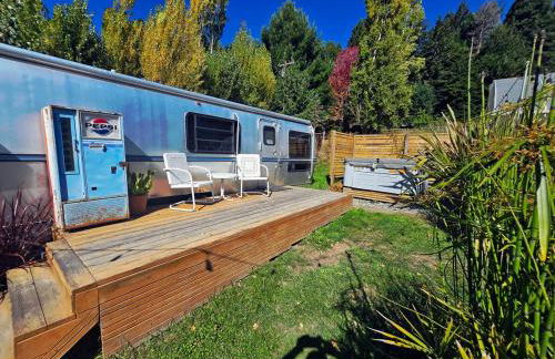 Peaceful Farm Airstream Camper Retreat - Hot Tub - Foto 16