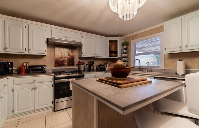 The Secret Garden Home Close to Beach, Shops, Restaurants, Pet Friendly, Close to Lucerne Ave! - Foto 30