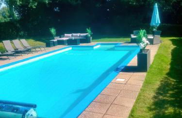 Countryside Retreat in Brittany 2 Bedrooms Sleeps 4 Pet Friendly Heated Swimming Pool Free Wifi - Foto 38