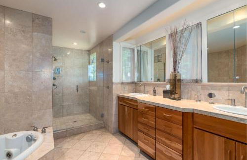 Luxury Lakeview Retreat - Hot Tub, SUP, Sauna & More! - Foto 28