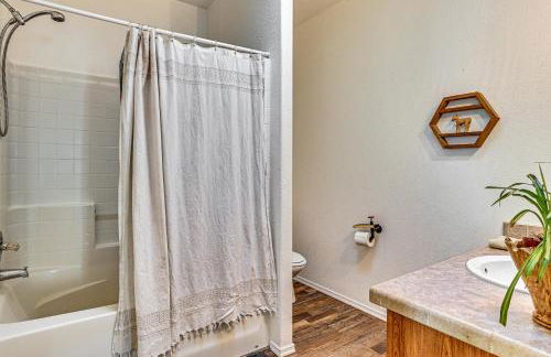 Nature Art Retreat on Breckenridge Creek with Pond! - Foto 26