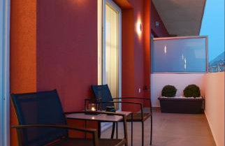 L-Suites - Photo 40